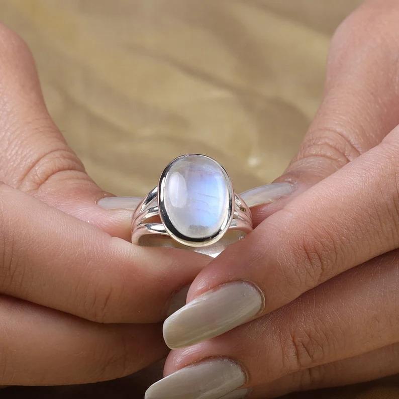 Srebro próby 925, pierścień z owalnym kamieniem księżycowym tęczowym, ręcznie robiony pierścień projektanta, pierścień owalny, pierścień boho, prezent dla niej, prezent świąteczny