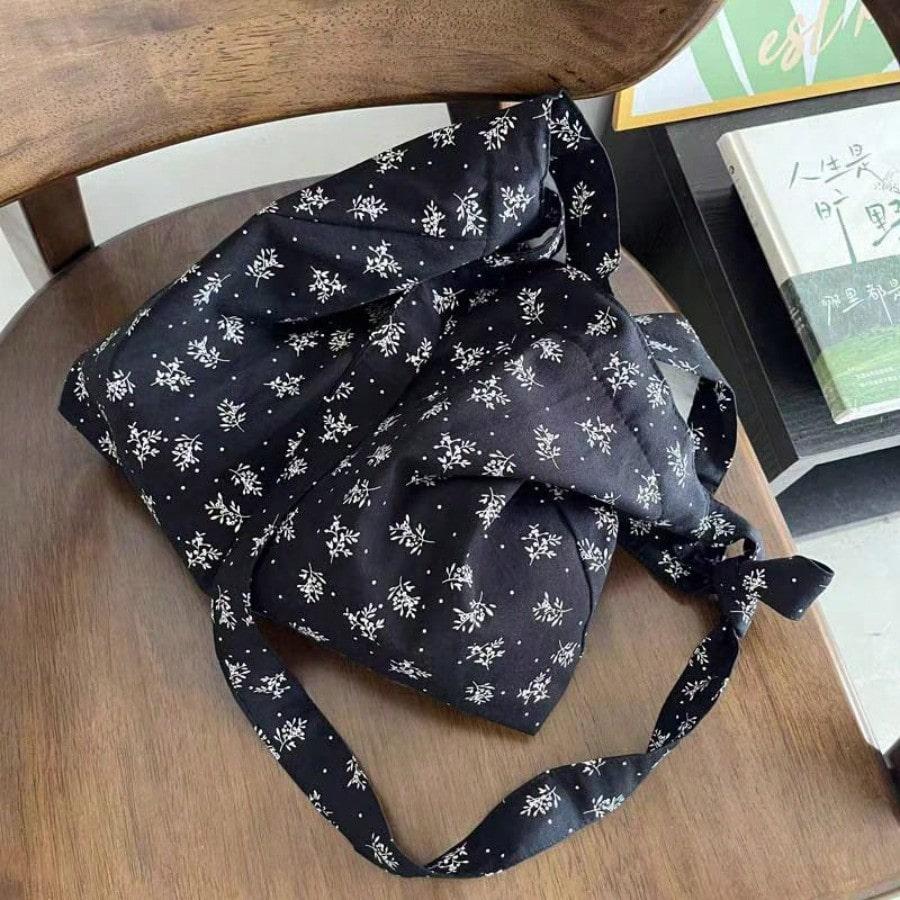 Niche versatile canvas bag shoulder messenger bag black floral printed bag for women