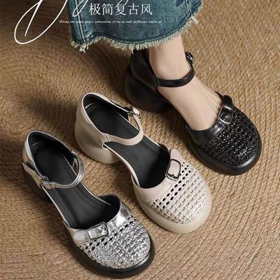 Französische Retro-Hohlbeutel-Kopf-Sandalen Damen 2025 Sommer neu dicker Absatz dicke Sohle Wortbeutel-Absatz Römersandalen