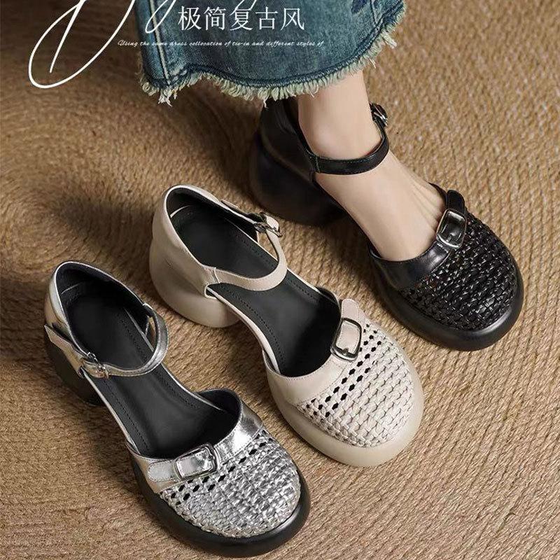 French retro hollow bag head sandals women's 2025 summer new thick heel thick sole word bag heel Roman sandals