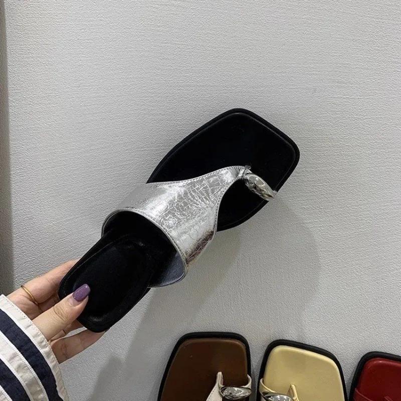 Fashion Women's Flat Sandals Slippers Clip Toes Casual On Beach Shoes 2025 Summer Outside Women's Wedge Metal Decorative Slippers