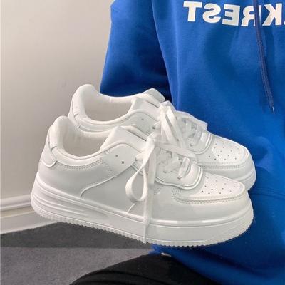 Scarpe bianche da donna primavera e autunno 2025 nuove scarpe da donna casual traspiranti da studente con plateau casual
