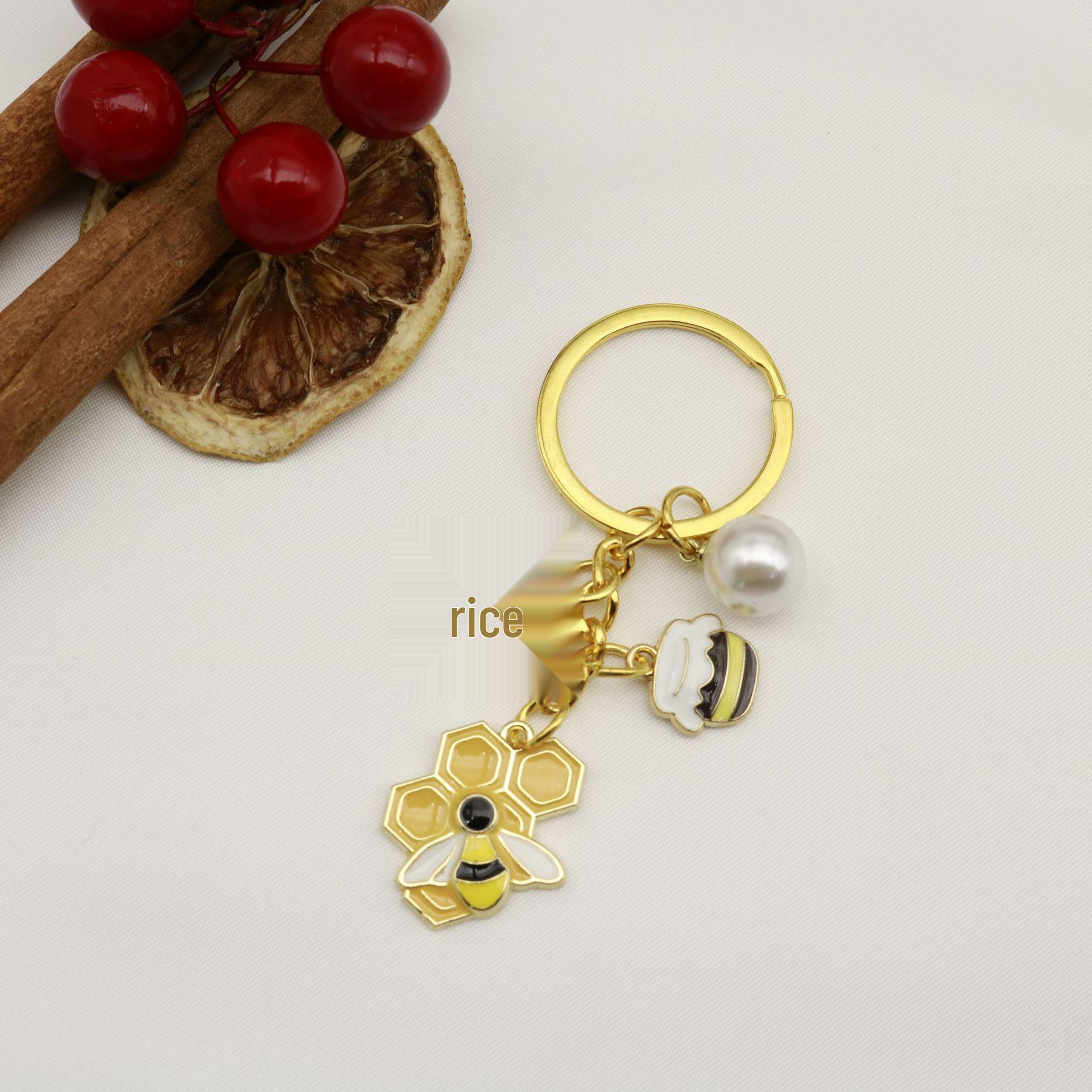 Charming Daisy Bee Drip Oil Keychain Pendant - Cute Flower & Insect Car Ornament