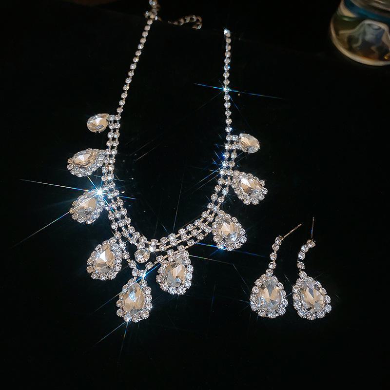 "High-End Luxury Drop Necklace and Earrings Set - European and American Niche Versatile Jewelry"
