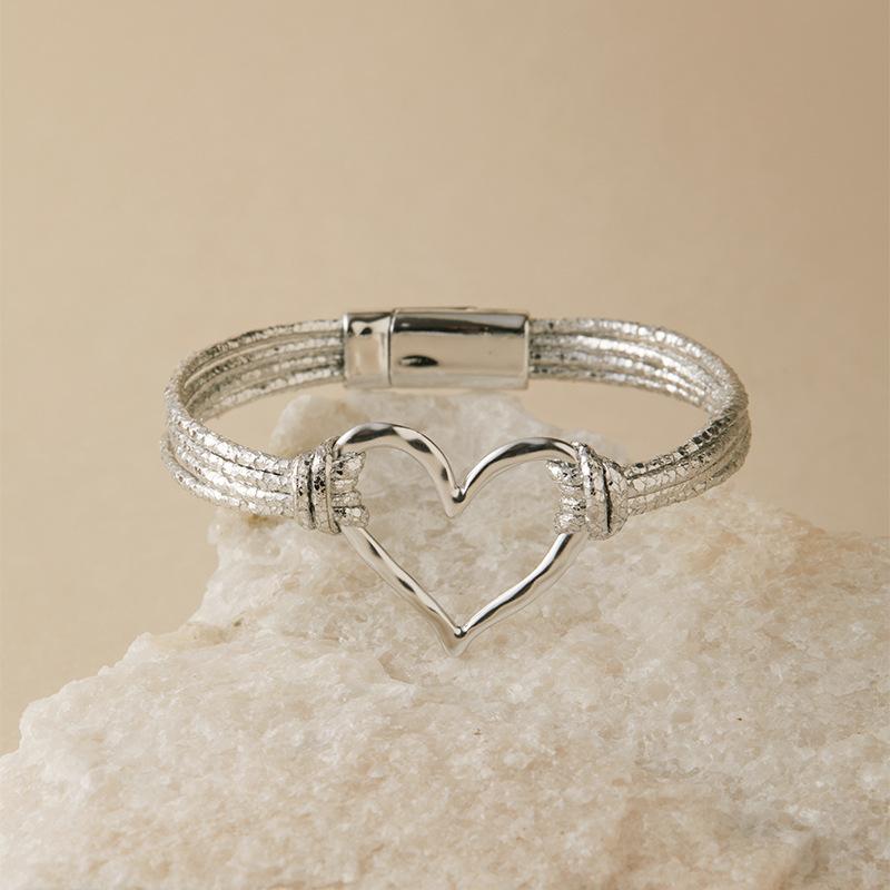

Fashion heart-shaped bracelet multi-layer PU leather women s bracelet серебряный