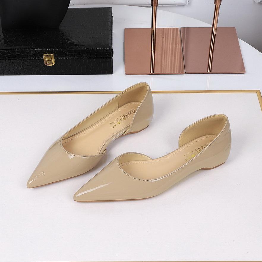 Spitze Damenschuhe, innere Höhe des Keilabsatzes, Lackleder, glänzende Seite Luft, flacher Mund Französische Single-Schuhe, zeigen ein dünnes Pedal