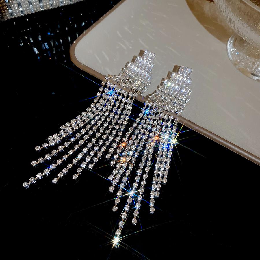 Silver Needle Rhinestone Geometric Rhombus Tassel Earrings - Luxurious & Stylish Ear Jewelry for Women