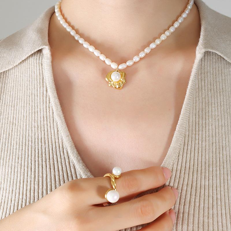 Fashion Light Luxury Pearl Chain Women'S Irregular Inlaid Imitation Pearl Pendant Necklace Niche Design Jewelry