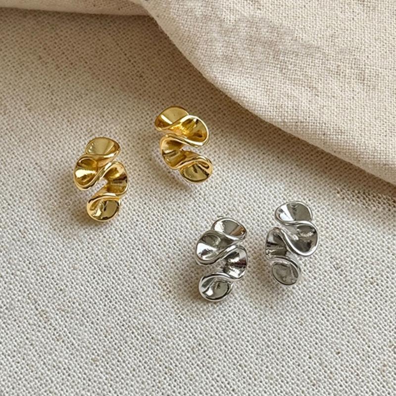Elegant Flower Earrings Suitable for Women Comfortable Wear Ear Studs Suitable for Daily and Formal Occasions Wear