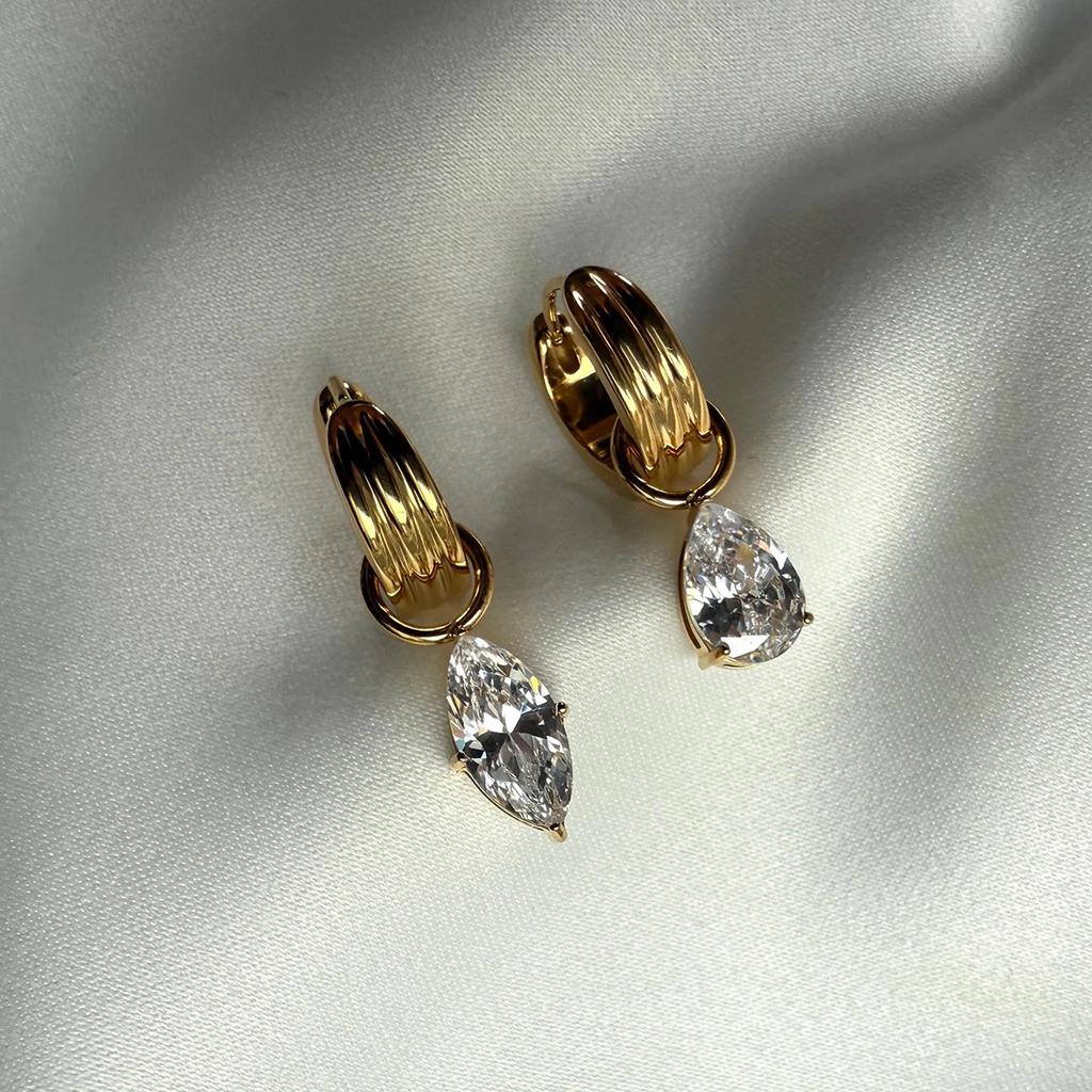 European and American vertical texture gold water drop diamond stainless steel stud earrings, exquisite French splicing asymmetric earrings