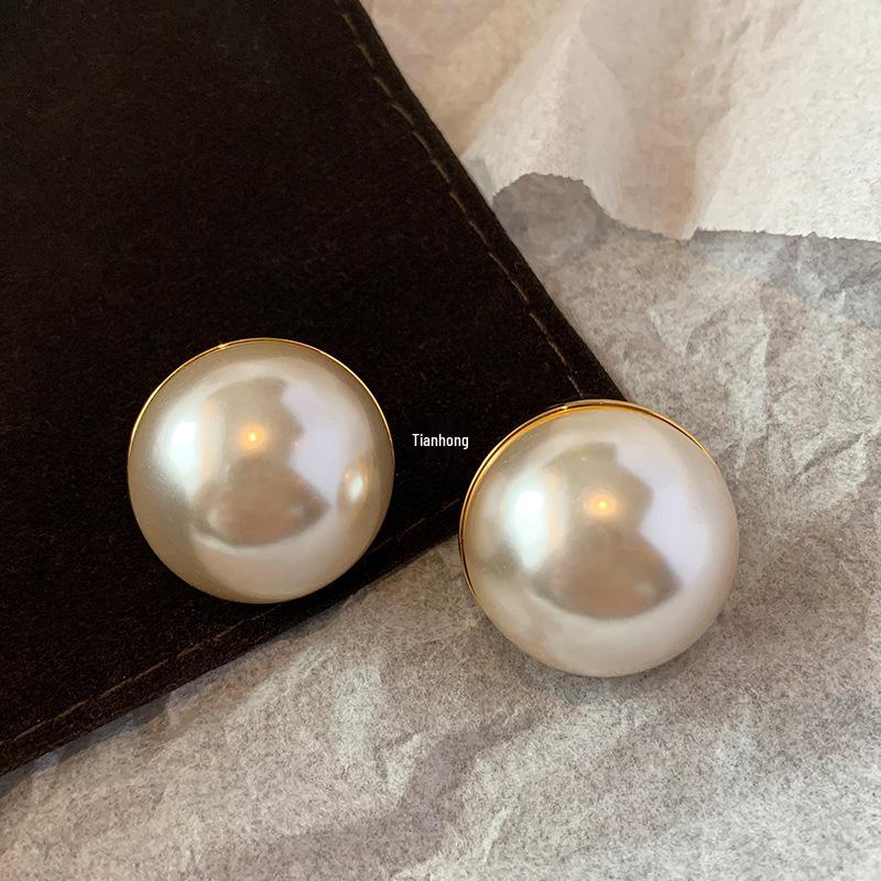 Hepburn Style Pearl Stud Earrings - European & American Design, Elegant, Light Luxury