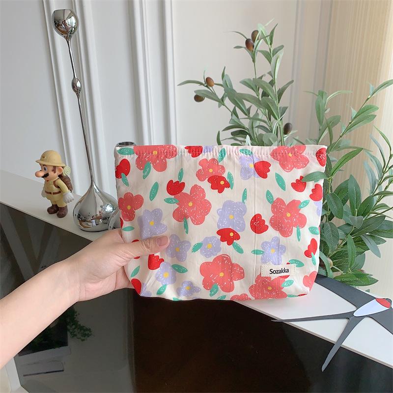 Charming Ladies Trendy Flower Pattern Cosmetic Pouch Portable Clutch Makeup Bag