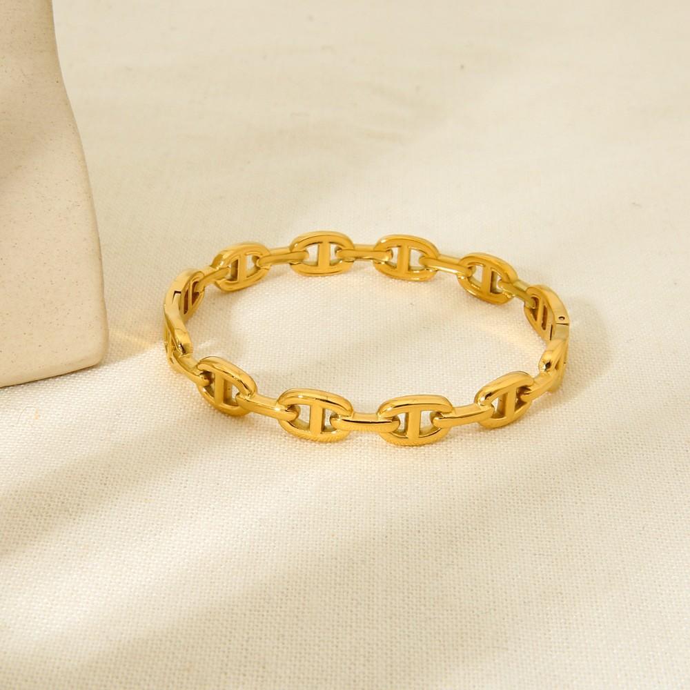 European and American 18k Gold Plated Hollow Splicing Pig Nose Design Sense Opening Buckle Bracelet Stainless Steel Waterproof Bracelet Women