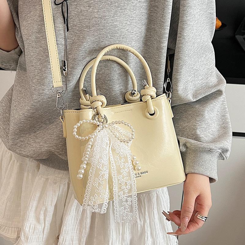 This year's new product is fashionable, simple, personalized and versatile, portable bucket bag, women's daily commuting and leisure, high-end messeng