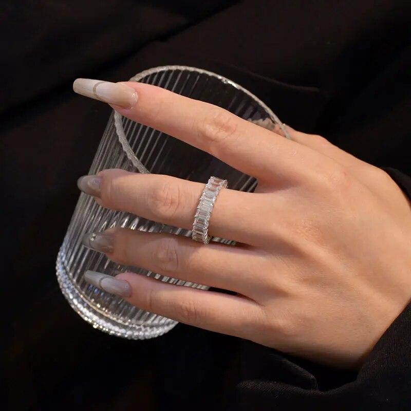 2 * 4 mm D-Farbe VVS1 Smaragdschliff voller Mossanit-Ring für Damen und Herren, 925er Sterlingsilber vergoldet, 18 Karat klassisches Diamant-Ewigkeitsband