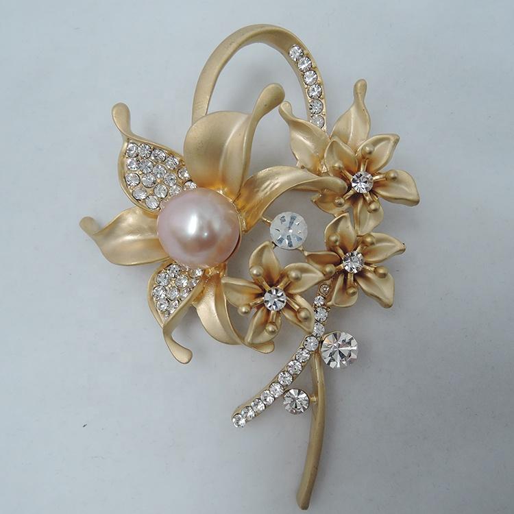 High Quality Freshwater Pearl Brooch for Women 18K Gold Plated Metal Brass Real Freshwater Pearl Jewelry