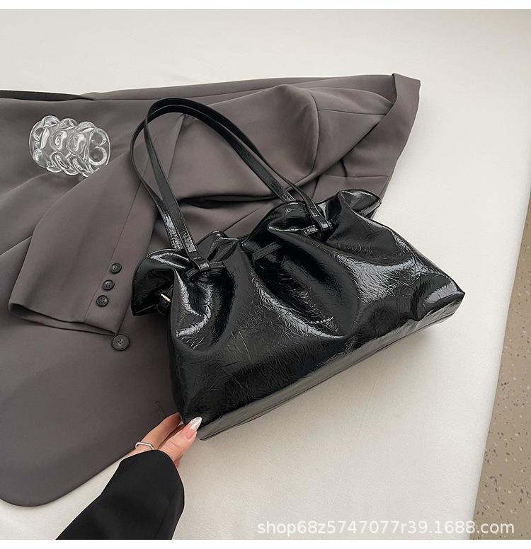 Sweet Korean Version Ins Underarm Bag Women's 2025 New Fashion and Versatile Tote Bag High-end Commuter Shoulder Bag