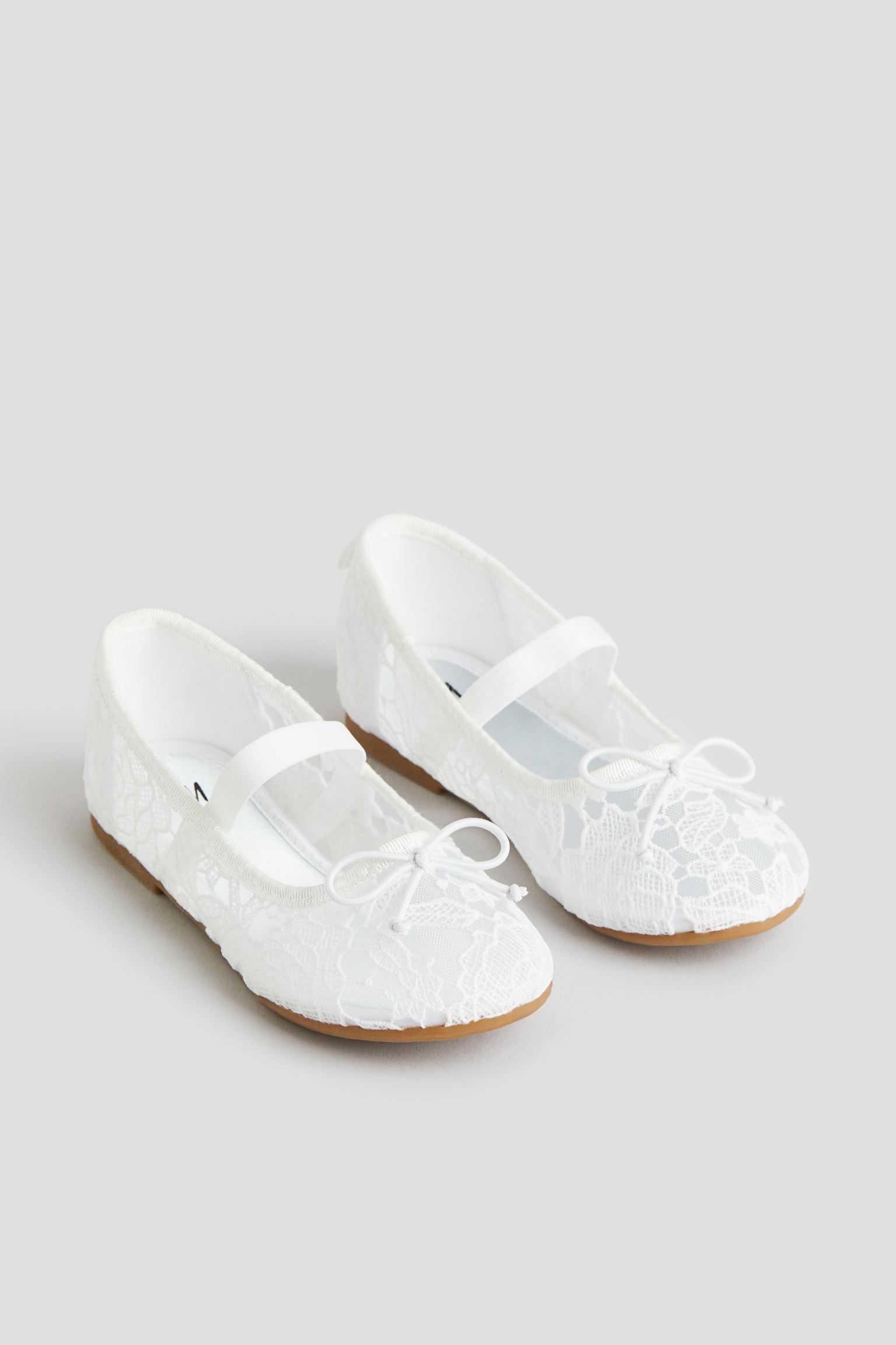 

Балетки с аппликациями