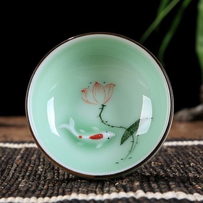Vysoce kvalitní celadon čínská Kung Fu čajová souprava Kulatá plochá Lotos Kapr Pu'er Čajové šálky Ručně malovaný keramický Jednoduchý kapr Čajový šálek