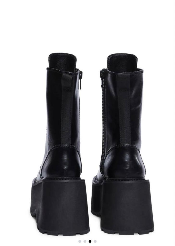 [USED] LE SSERAFIM Current Mood boots worn by Sakura Miyawaki