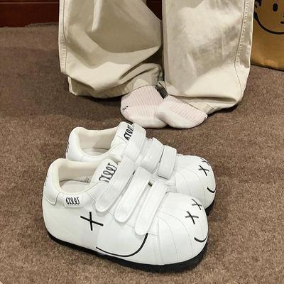 Sapatos de pão com sola grossa para aumentar a altura de homem pequeno, novos sapatos desportivos casuais de verão versáteis com velcro e sola macia para mulher