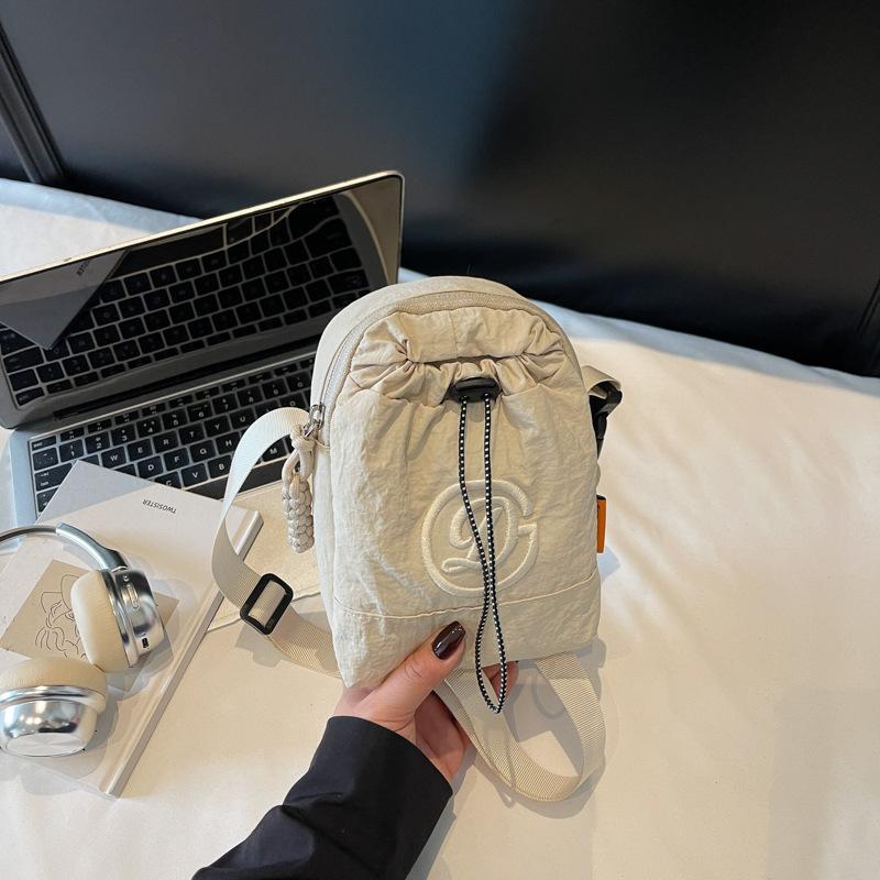 

Mobile phone water cup integrated bag kettle bag Japanese women solid color shoulder bag commuter small satchel light travel bag хаки