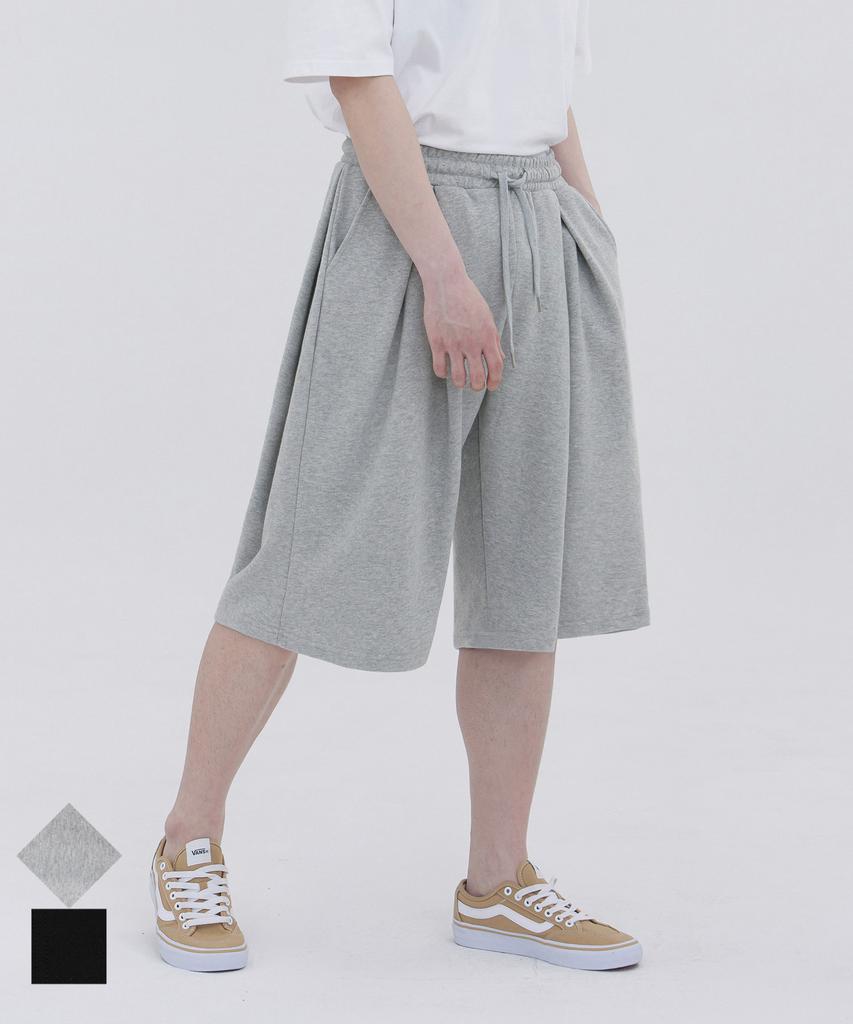 Akeusi 4-Pintuck Wide Maxi Oversized Training Elastic Waist Half Pants Unisex (2 Colors)
