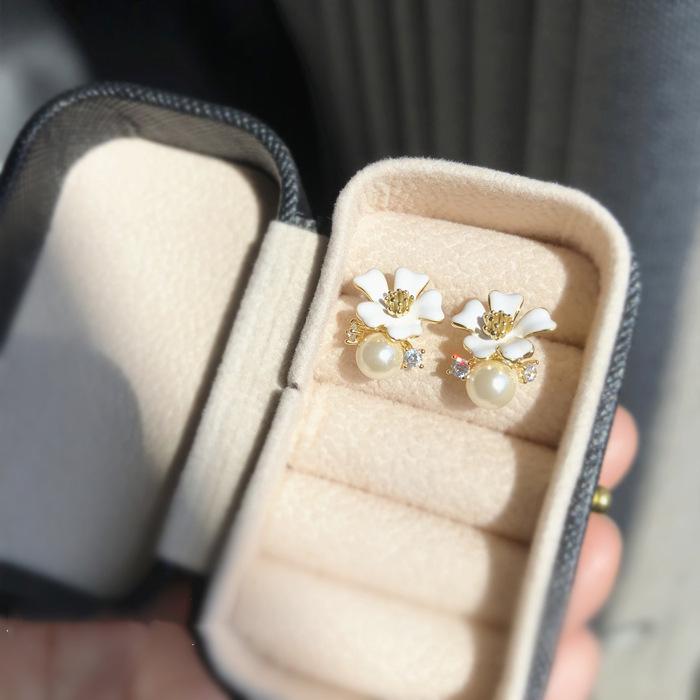 Four-Leaf Clover Alloy Pearl Stud Earrings - Forest-Inspired, Sweet, Literary, and Fashionable Accessories