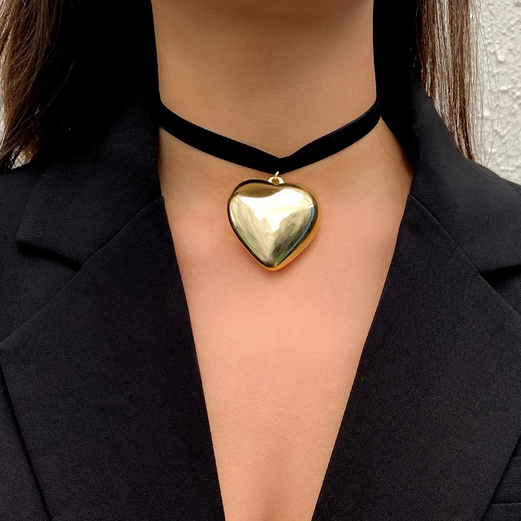 Chunky Black Flannelette With Big Heart Pendants Necklaces for Women Trendy Short Choker Collar 2026 Fashion Jewelry Accessories