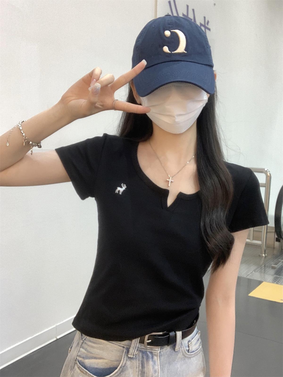 Women s Summer 2026 Slim-Fit Embroidered Half-Open Collar T-Shirt Medium чёрный