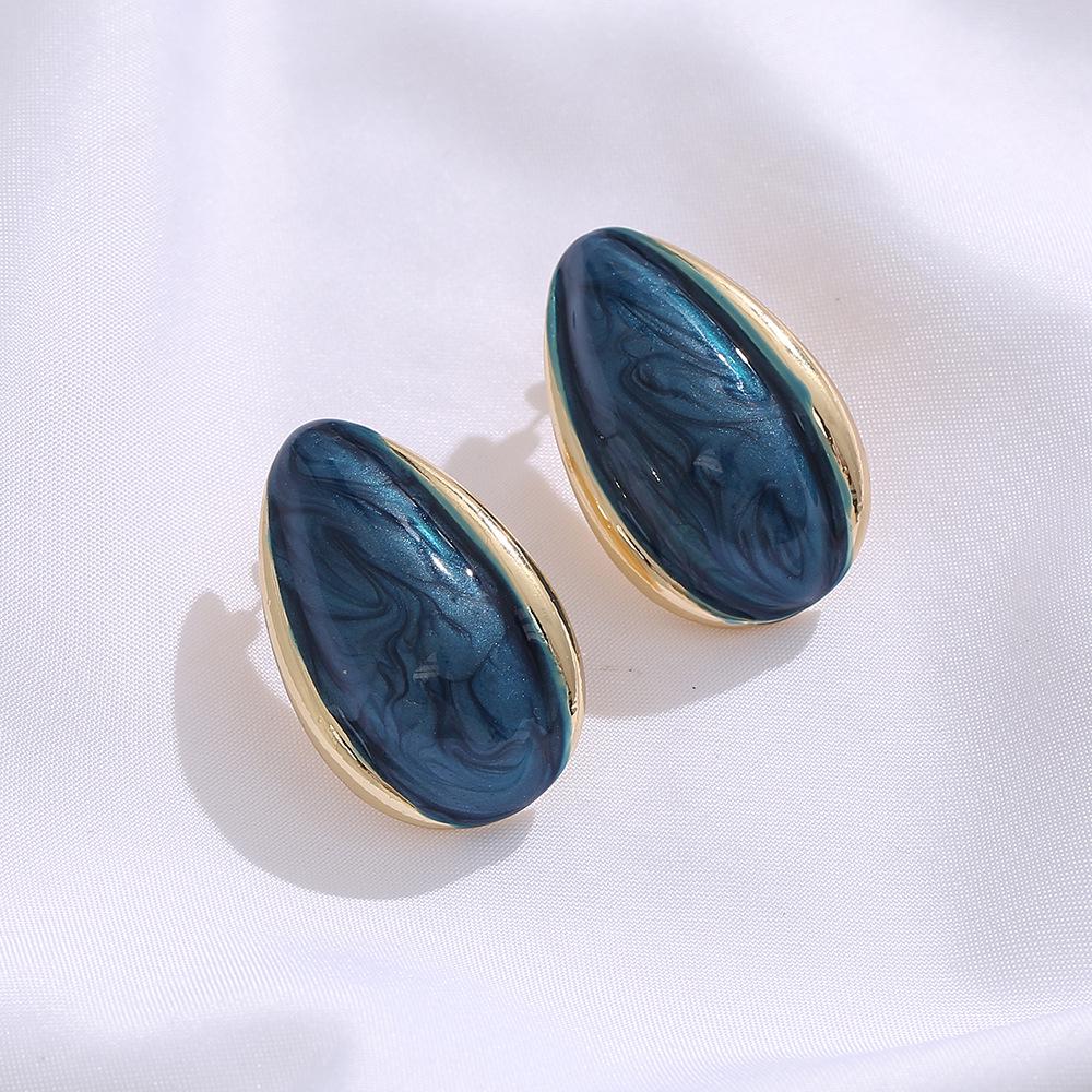 Black Bead Retro Stud Earrings: Hot-Selling Literary Fashion Accessory