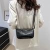 Niche Design Versatile Wide Shoulder Strap Messenger Bag Women's New Retro Fashion Shoulder Pillow Bag