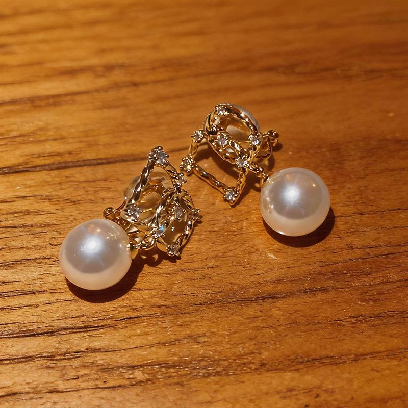 18K Gold-Plated European Retro Faux Pearl & Cubic Zirconia Ear Clip Earrings