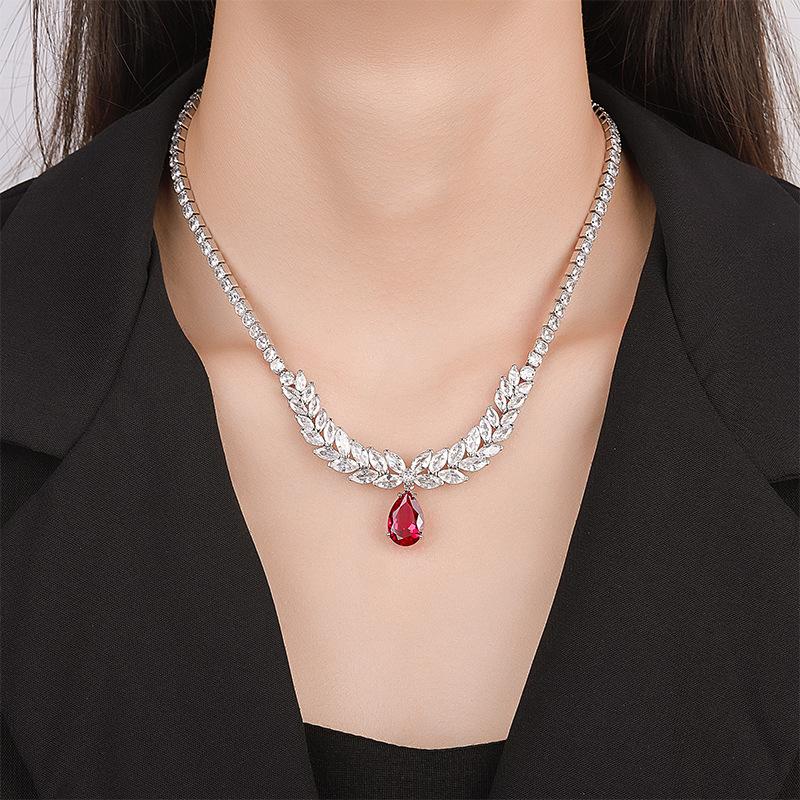 Biżuteria Miedź Platerowana Prawdziwym Złotem Symulacja Czerwonego Korundu Wszechstronny Łańcuszek Premium Naszyjnik Bankietowy Damski 10 * 16