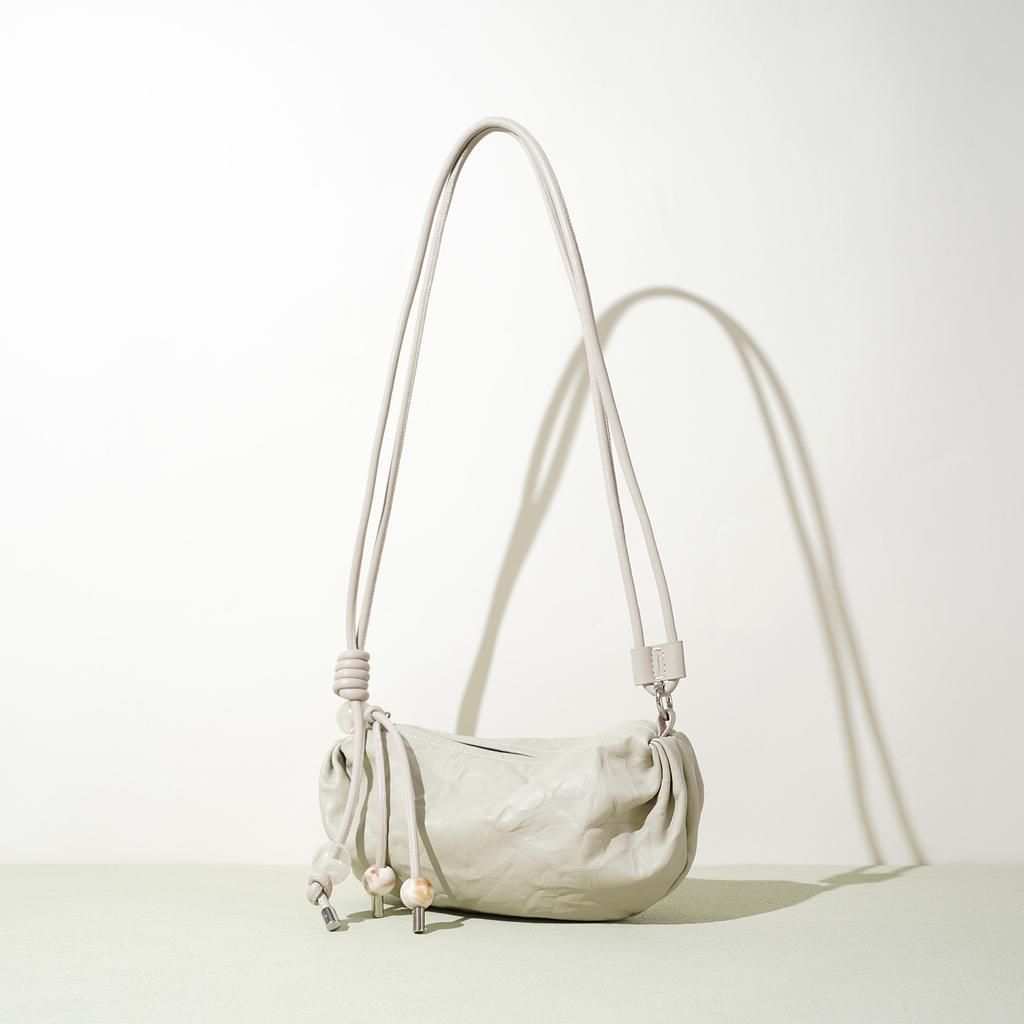 New Stylish and Simple Shoulder Bag, High-end Hand-scratched Commuter Black Messenger Bag, Women's Beaded Bag.