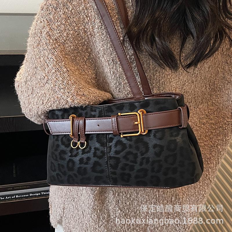 Frosted Retro Bag Women's Large Capacity 2025 New Autumn and Winter Casual Shoulder Underarm Bag Commuter Leopard Print Tote Bag