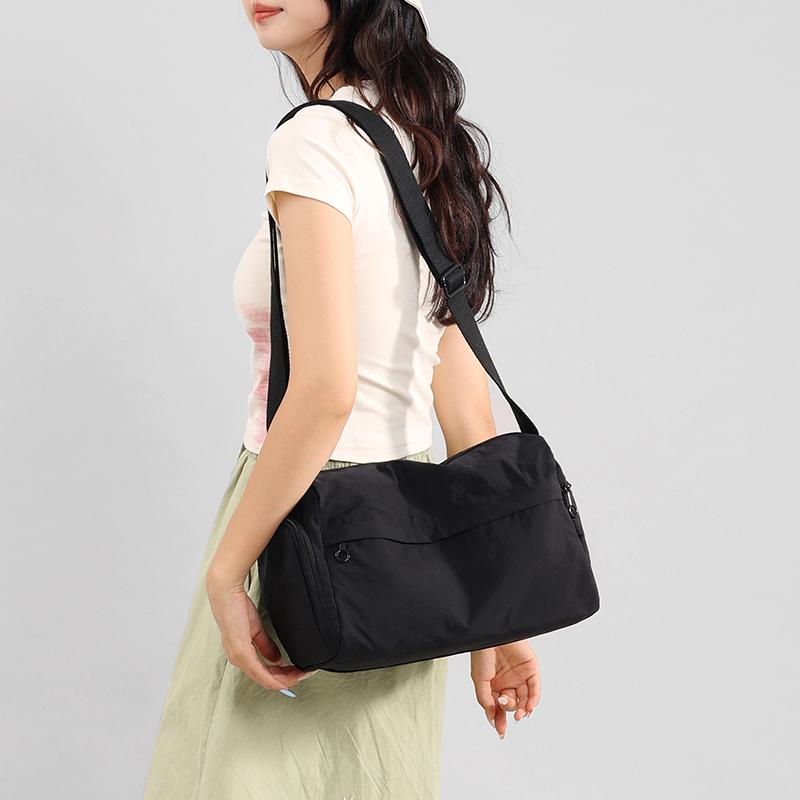 Messenger Bag Women Travel Bag Large Capacity Shoulder Bag Lightweight Nylon Bag