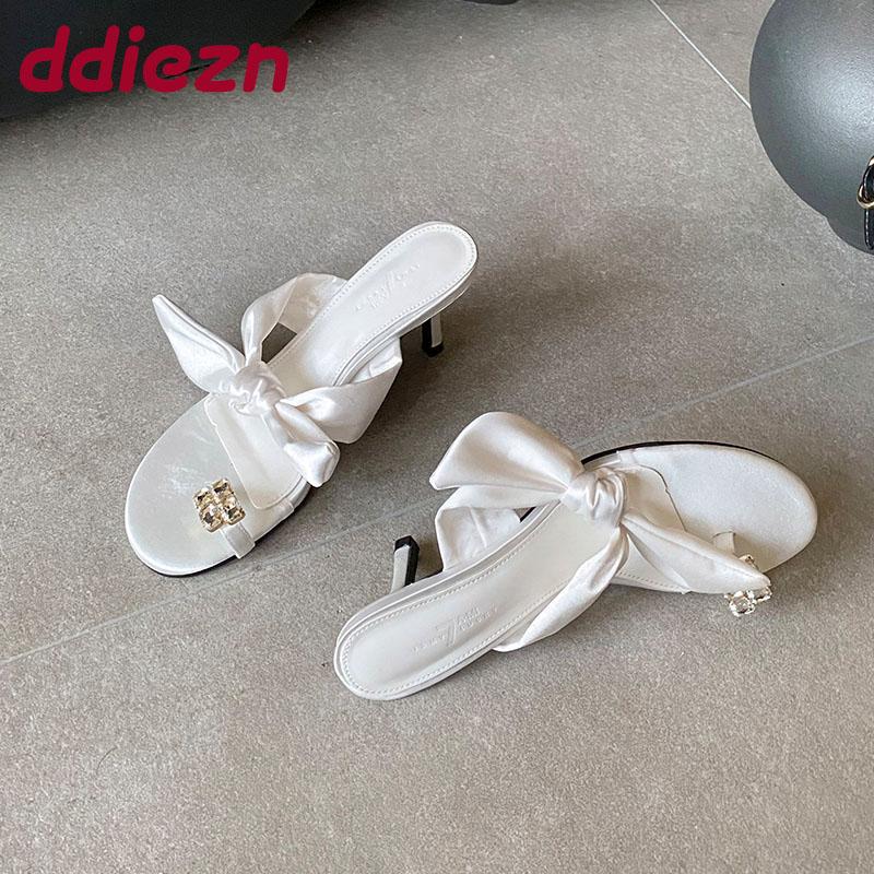 Moda Damskie Cienkie Obcasy Klapki Sandały Dla Kobiet Japonki Luksusowa Moda Cyrkonie Damskie Pantofle na Obcasie Buty Czółenka