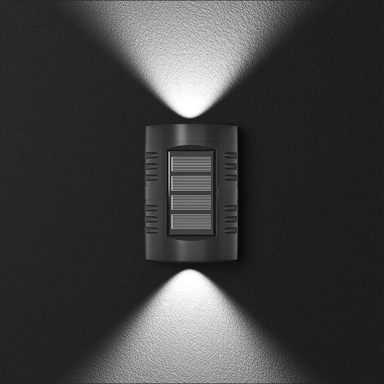 מנורת קיר חיצונית עמידה למים עם ראש כפול סולארי: פנס גן עולה/יורד עם קישוט זוהר