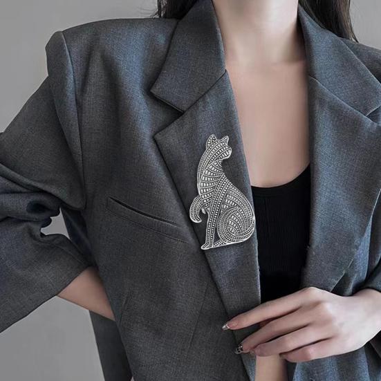 Brooch Pin Cat Shape Retro Style Distressed Badge Wear-Resistant Rust-Proof Suit Lapel Badge Clothing Decoration