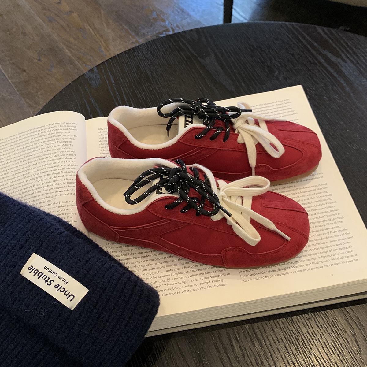 

Весна 2025 новые нишевые туфли для тренировок Forrest Gump с квадратным носком, сочетающиеся по цвету, ретро, с круглым носком, кожаная плоская подошва, повседневные кеды для скейтборда для женщин 40