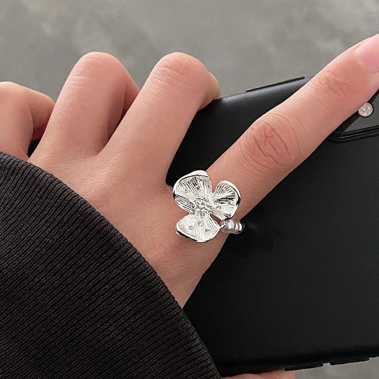 Elegant Retro Faux Pearl Flower Ring for Women