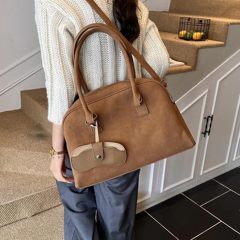 

Сумка большой вместимости женская 2025 новая модная с высоким чувством ретро на плечо сумка-мессенджер универсальная сумка-подушка большая сумка коричневый