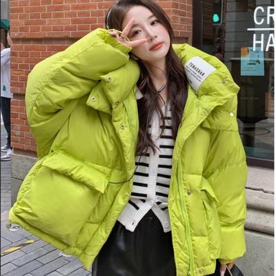 Resta al caldo con il nuovo cappotto invernale alla moda con cappuccio verde