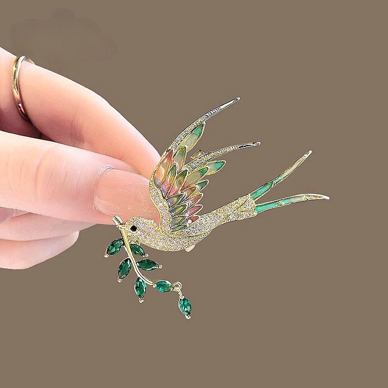 Chinese Magpie Brooch: Luxury Retro Bird Pin for Cheongsam