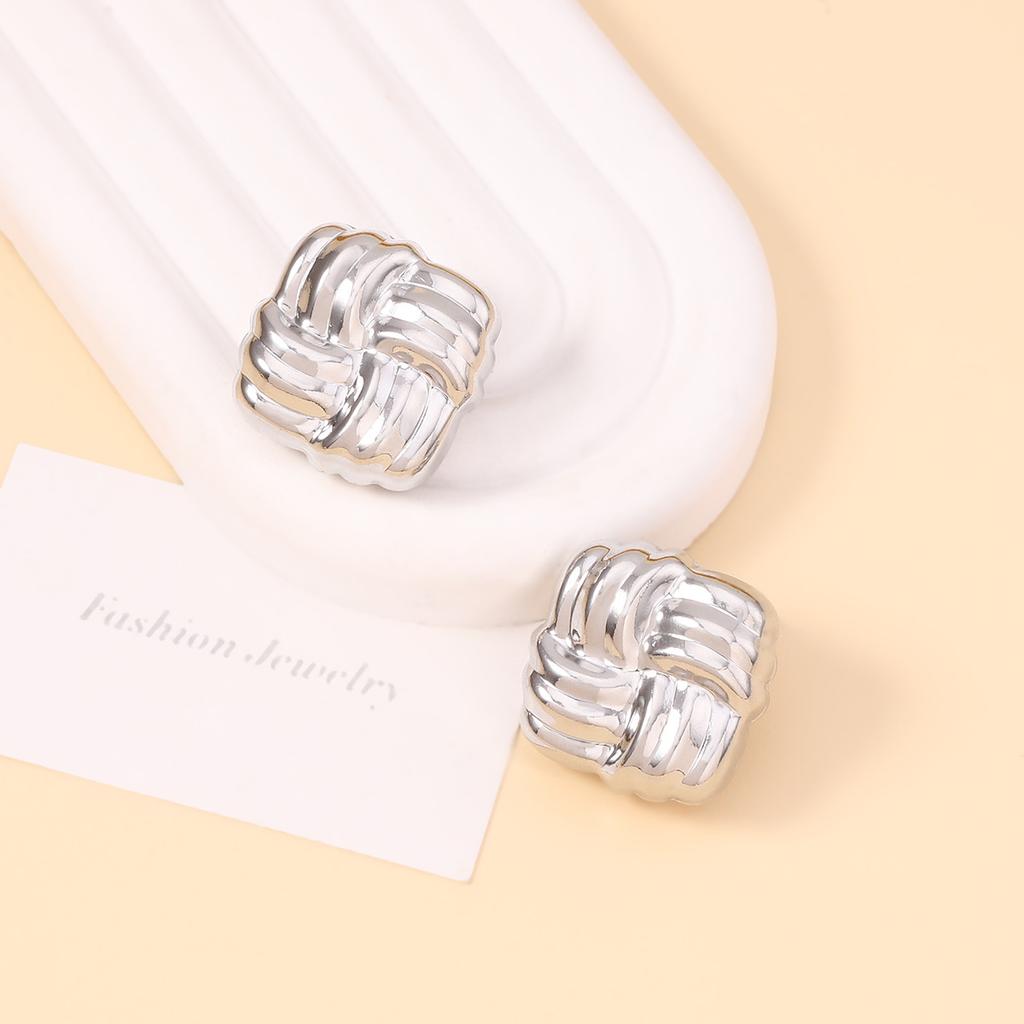 European and American retro high-end twist field grid design stud earrings, niche simple and versatile style