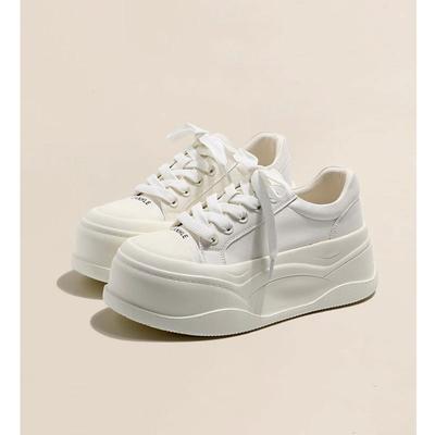 Chaussures blanches à plateforme en cuir pour femmes, chaussures à semelle compensée rehaussantes, nouvelles polyvalentes printemps et été 2025, chaussures de sport décontractées à semelle souple pour femmes
