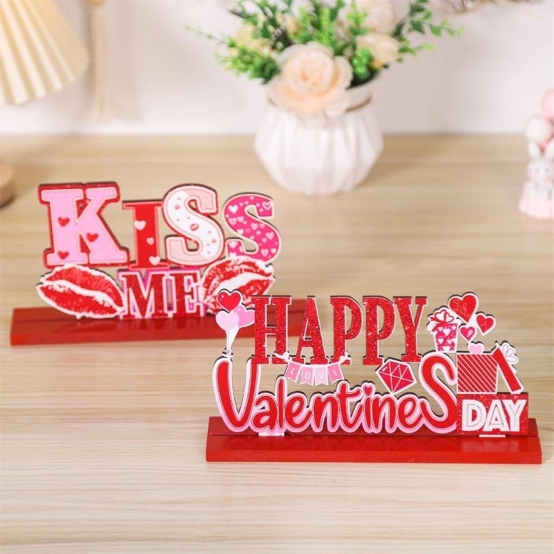 Classical Wood LOVE KISS Figurines Desk Ornaments for Valentine's Day Decoration Couple Gift Indoor Party Decoration