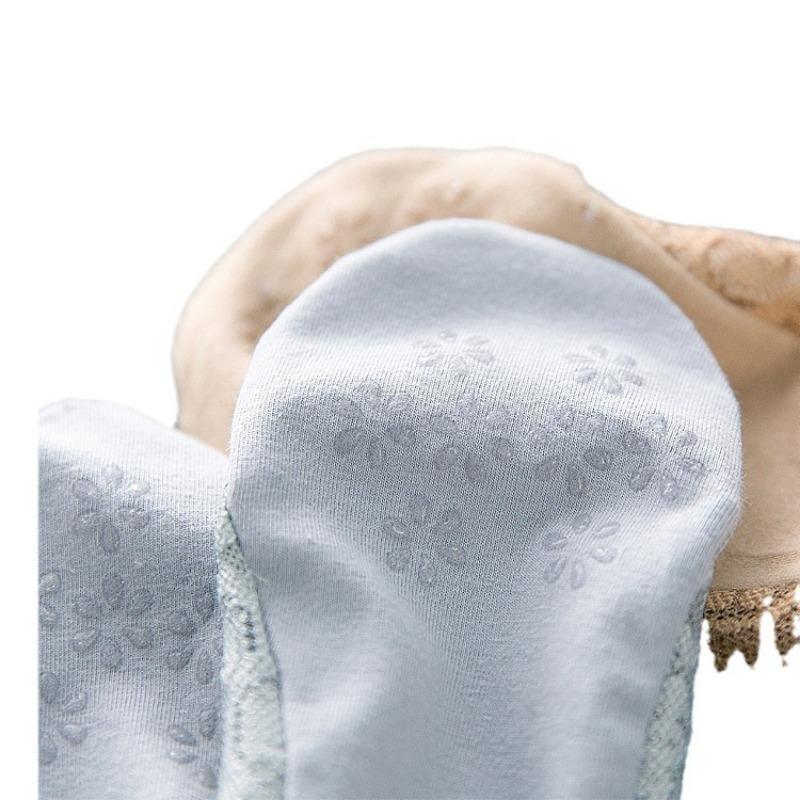 Women Spring and Summer Thin Solid Color Lace Silicone Foot Non Slip Shallow Mouth Invisible Socks