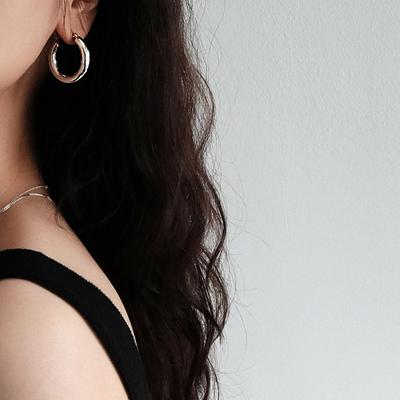 Korean Version of The Style  Simple Personality  High -end Heavy Worker O -shaped Earrings Women's Earrings